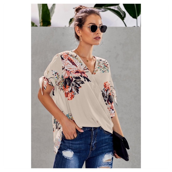 Tops - 🆕 floral wrap top